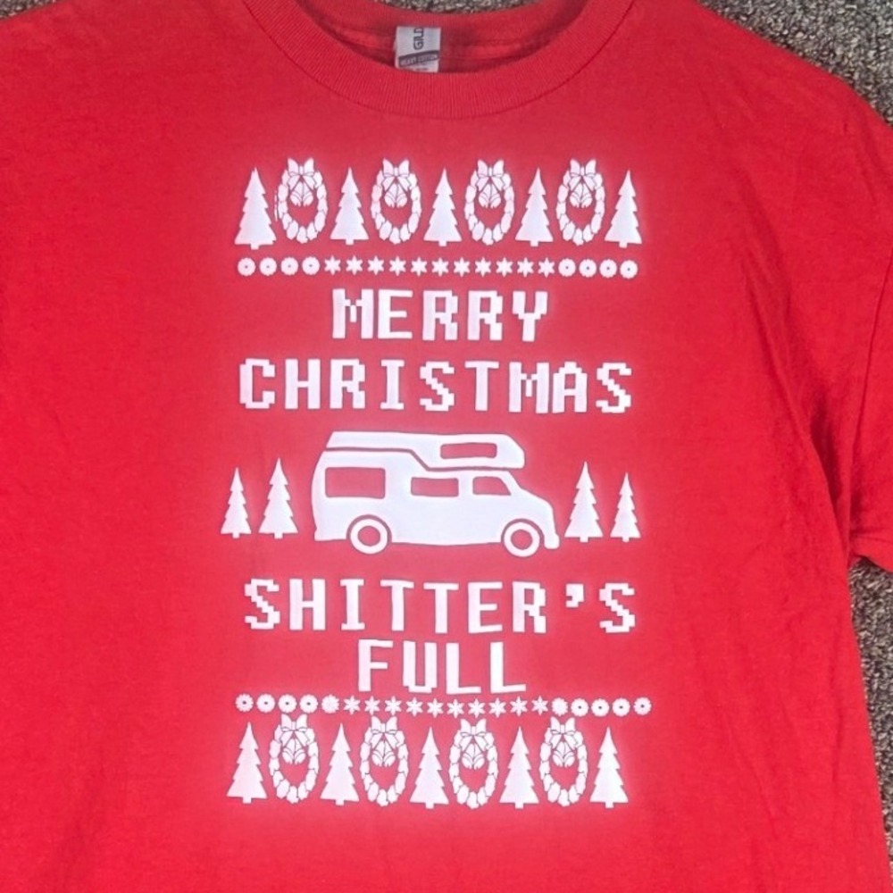Gildan T-Shirt Mens Medium Red Christmas Vacation Shitters Full Graphic Tee